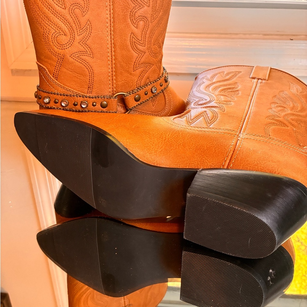 Austin Trading Co Western Boots (11) - Picture 3 of 5
